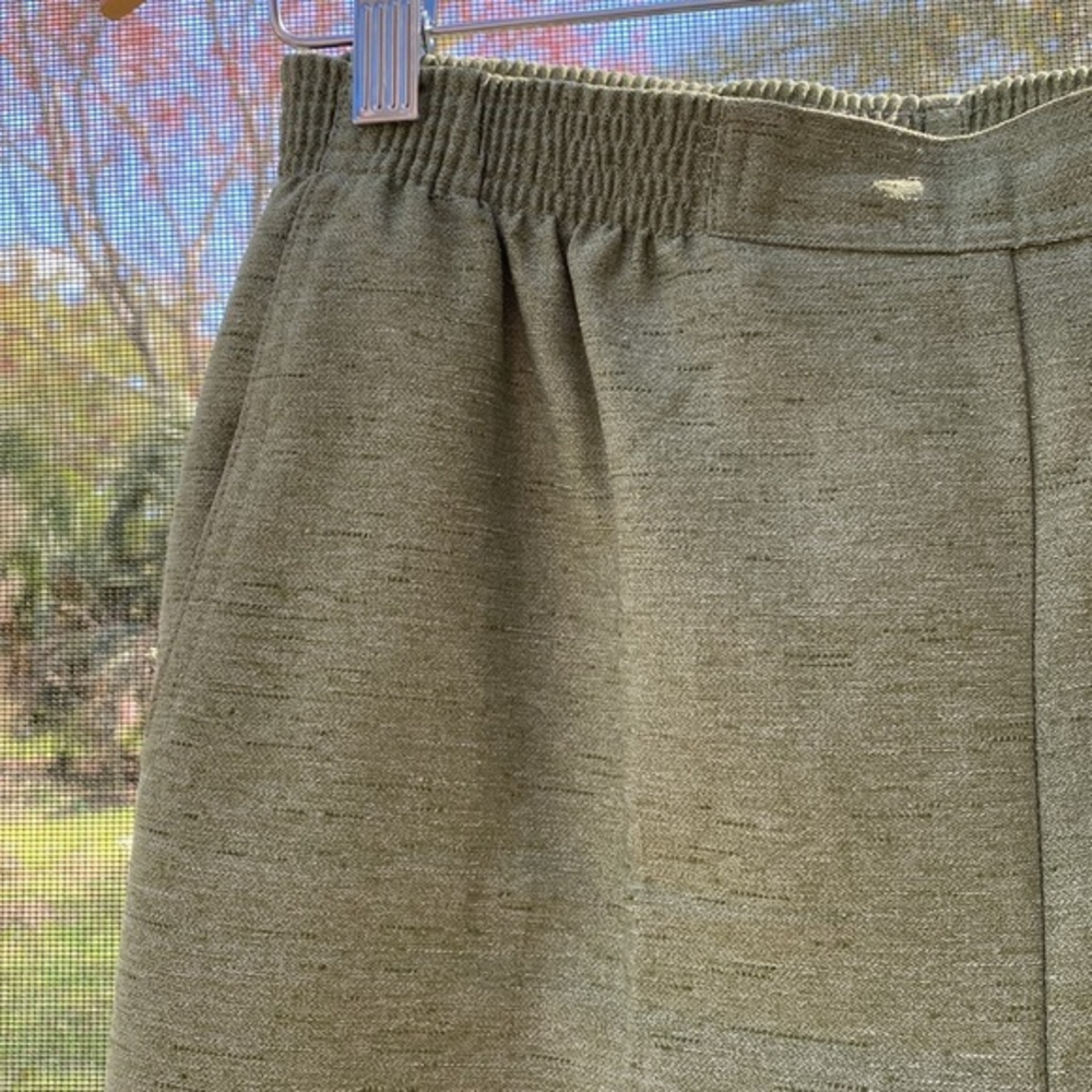 Alfred Dunner Petite Olive Green Textured Pull On Elastic Waist Pants Pockets